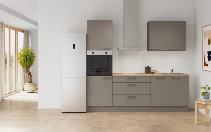 Cuisines Elite Cuisine linéaire 240 cm électroménagers inclus planning 7 0