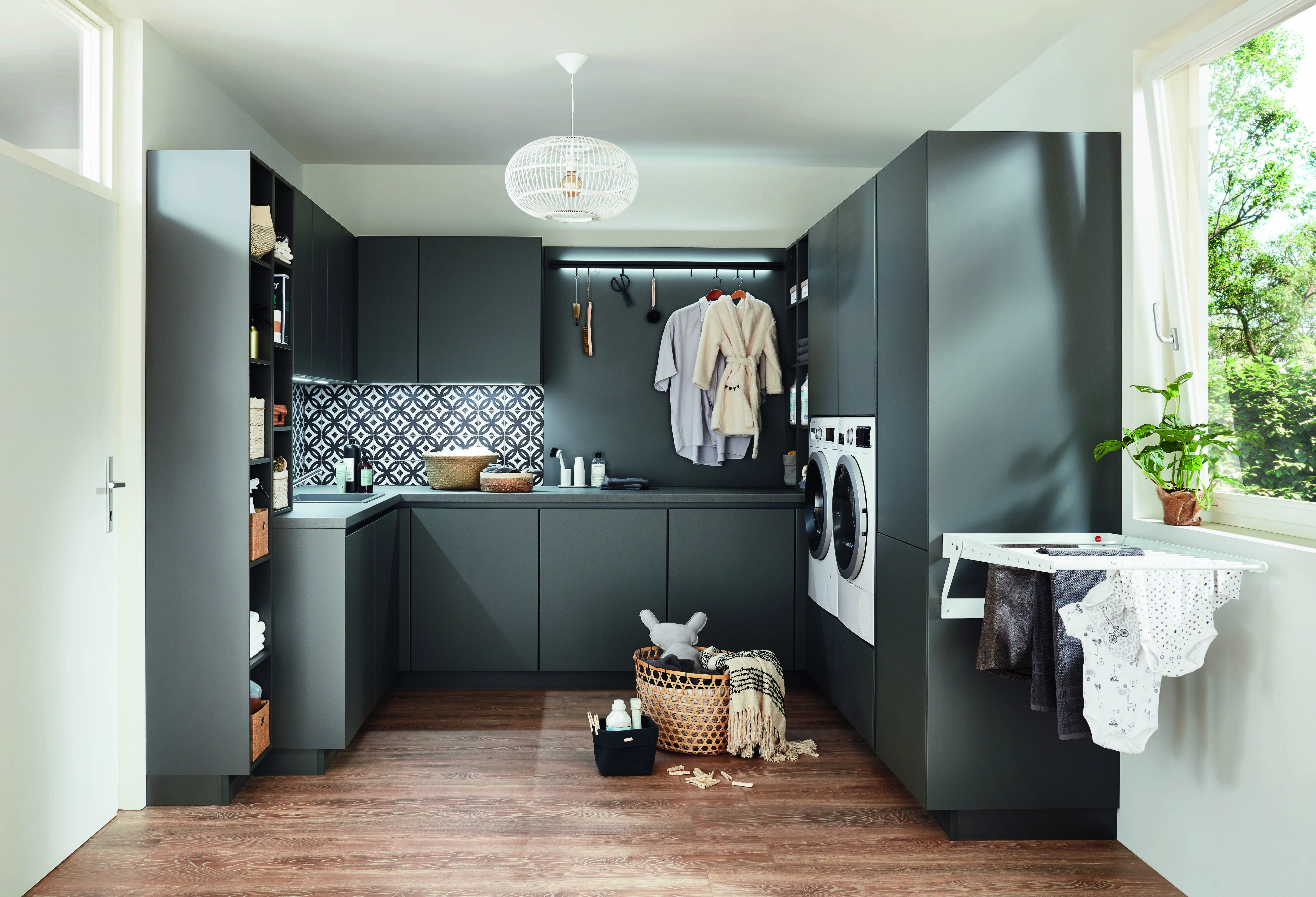 buanderie-sur-mesure-noire-moderne.webp buanderie-sur-mesure-noire-moderne.webp